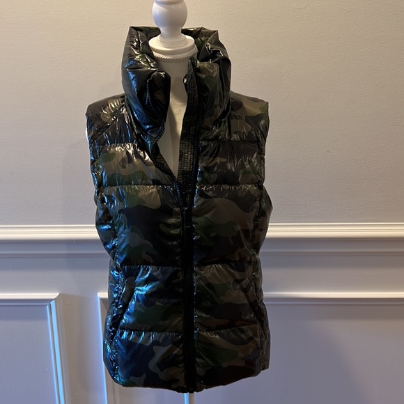 S13 Camouflage Green and Black Puffer Vest w/ Faux Fur Detachable Hood Sz Small - Picture 9 of 16